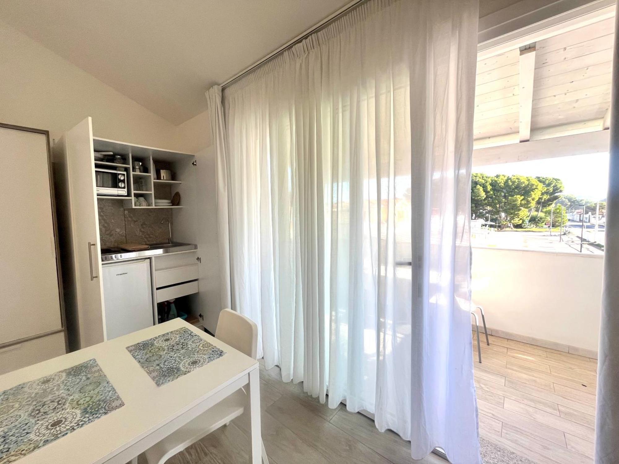 Case Vacanze "Bianco Mare" Porto Pino Exterior photo
